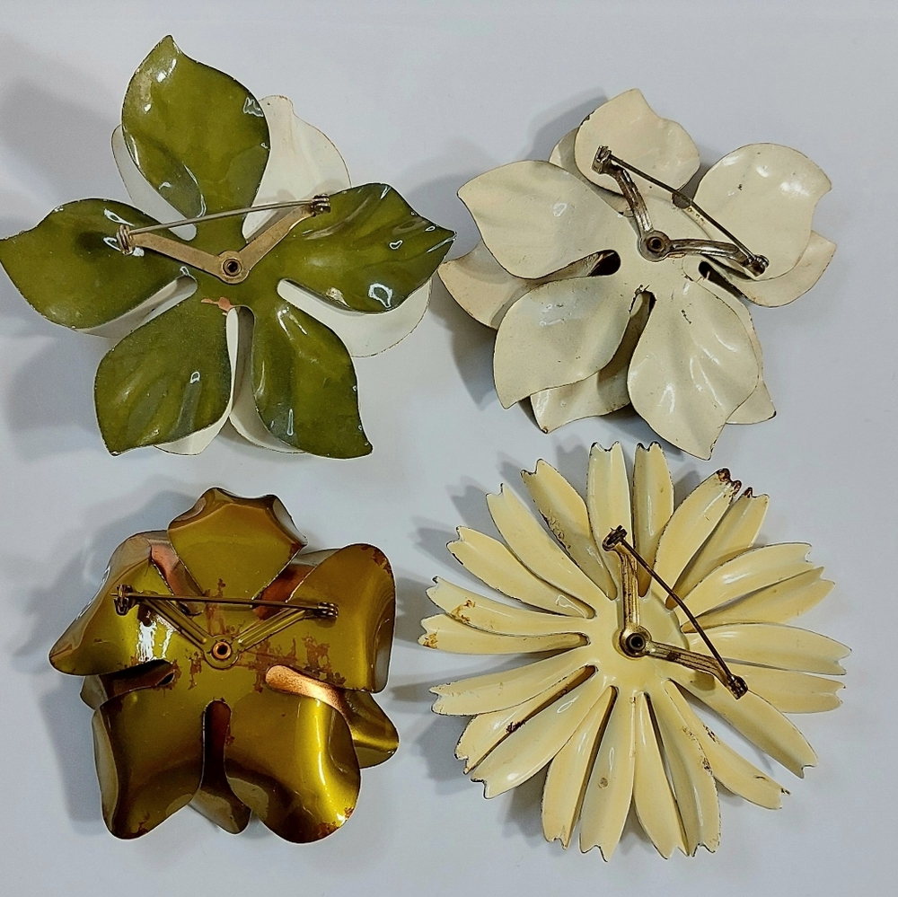 Vintage Flower Brooch group - Picture 2 of 11